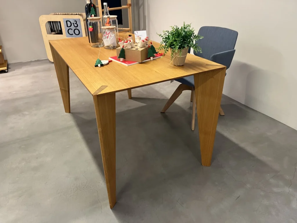 IL – Tavolo Design in castagno