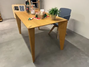 IL – Tavolo Design in castagno