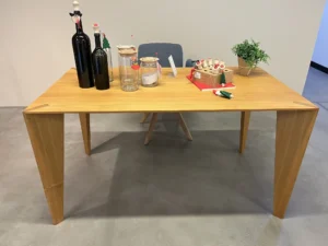 IL – Tavolo Design in castagno