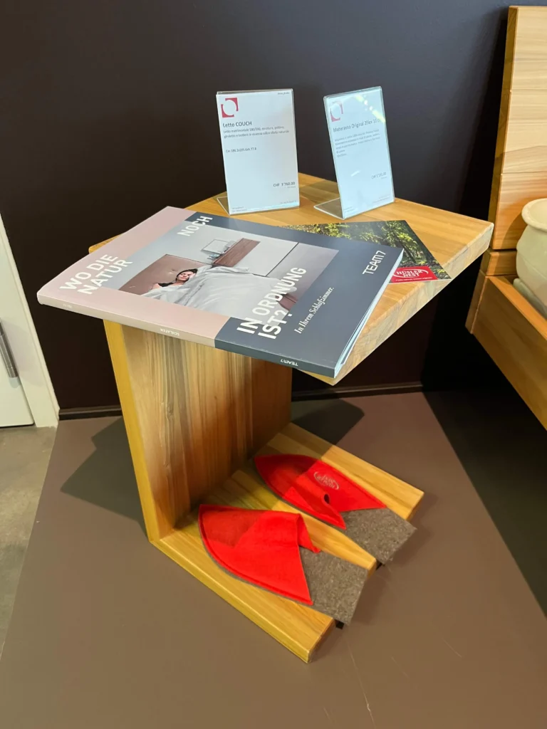 Hüsler Nest – Comodino Loft noce